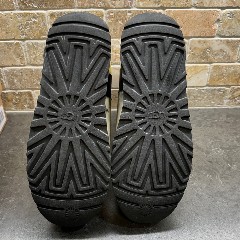 NEW** UGG Classic Clear Mini Marble Boots - Picture 9 of 11